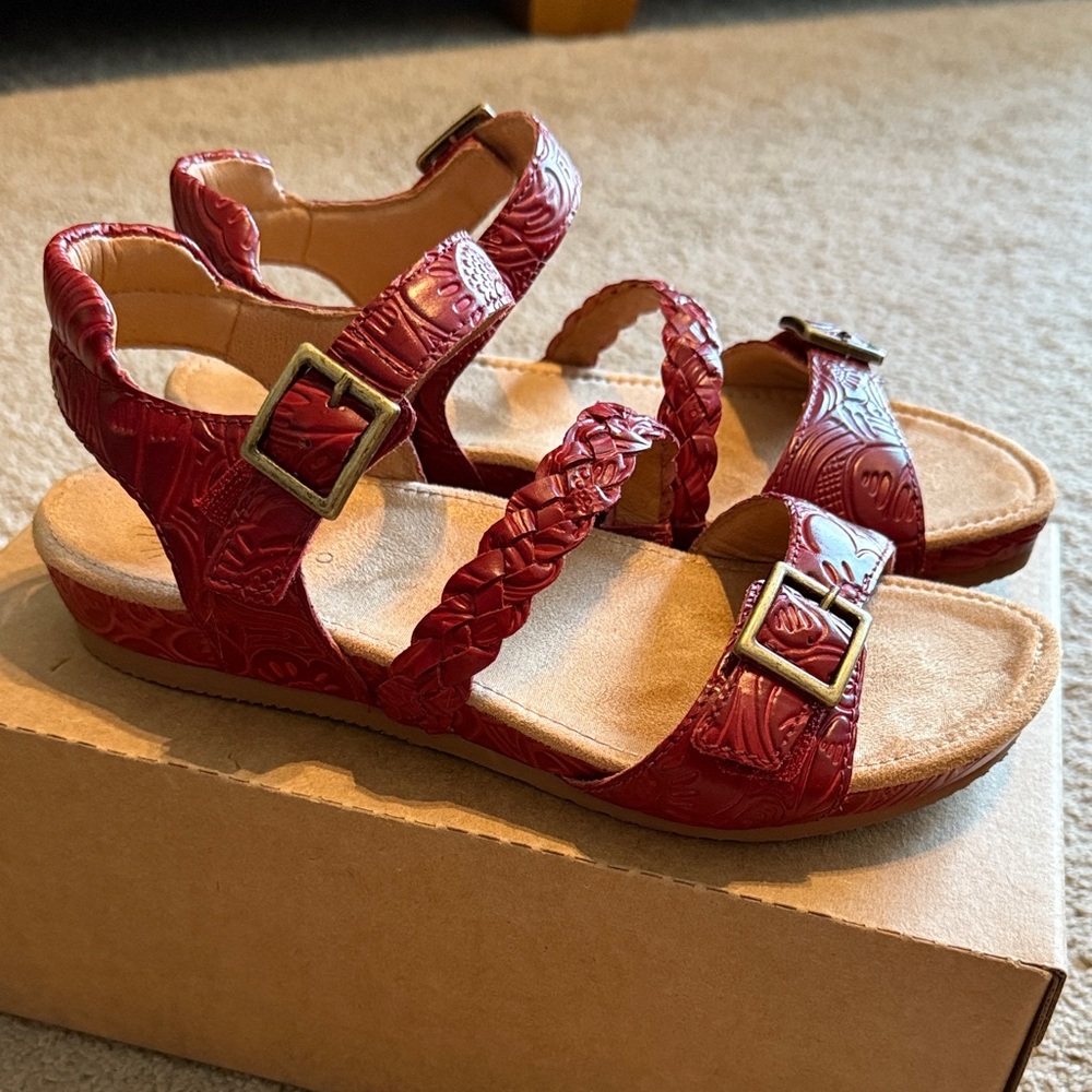 Women’s Brioso Red Tooled Sandals